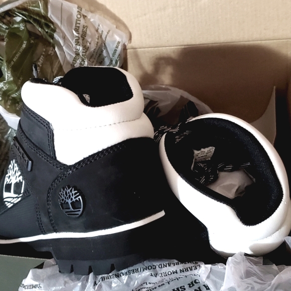 NEW Timberland hiking boots! ๐ - Picture 8 of 10